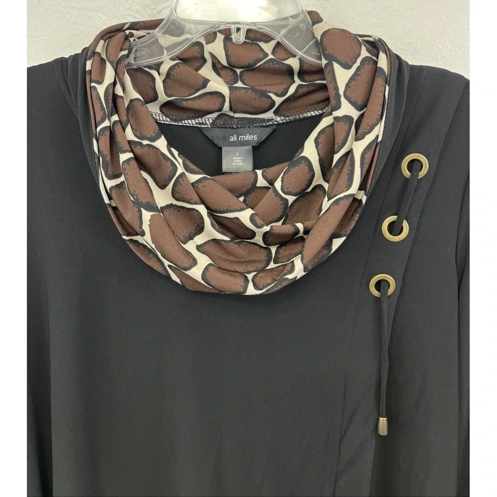 Ali Miles Tunic Top Size L Black Giraffe Print Cowl Neck Rivets